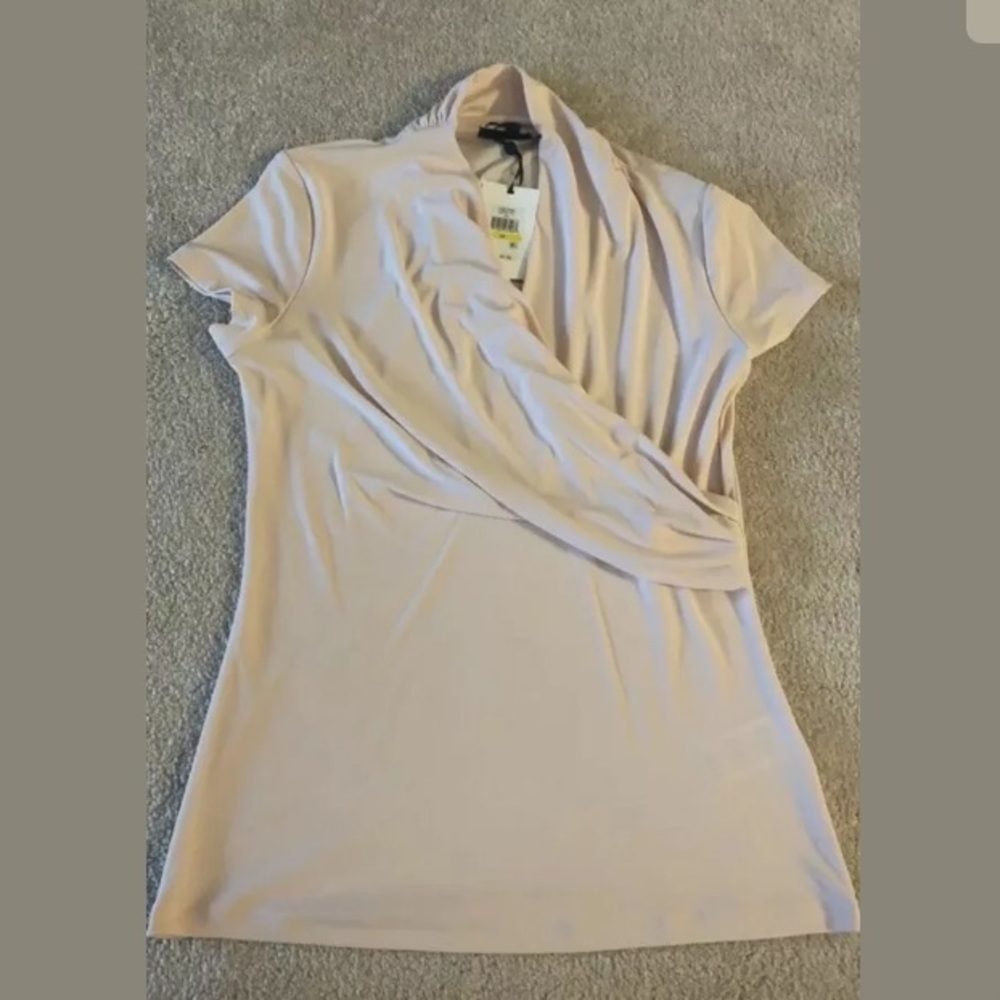❌SOLD❌🌸NWT DKNY top🌸